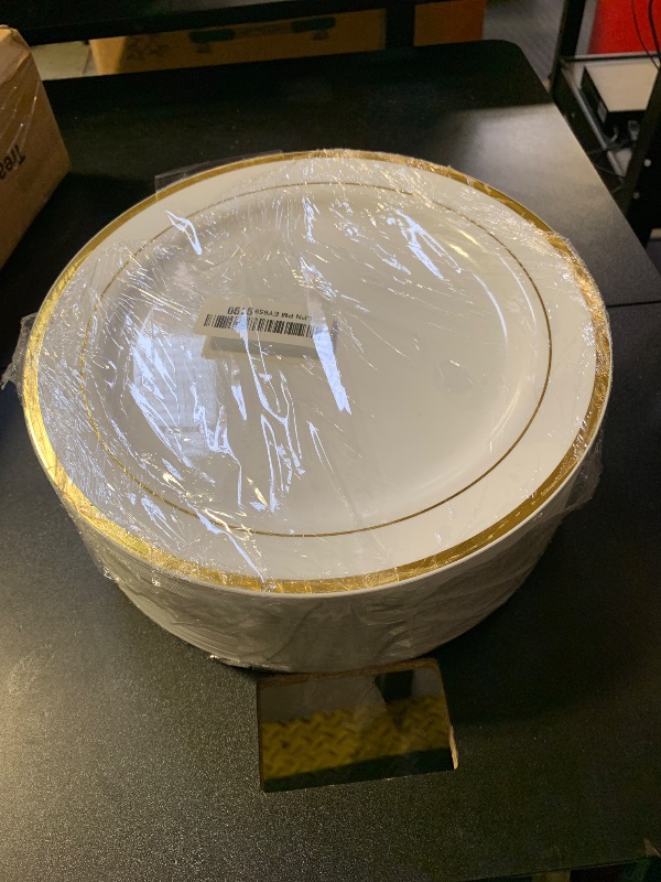 Photo 1 of WELLIFE 72PCS Gold Plastic Plate, 10.25Inch Disposable Dinner Plate Party with Gold Rim, Heavy Duty Disposable Plastic Plates for Party, Wedding, Birthday.