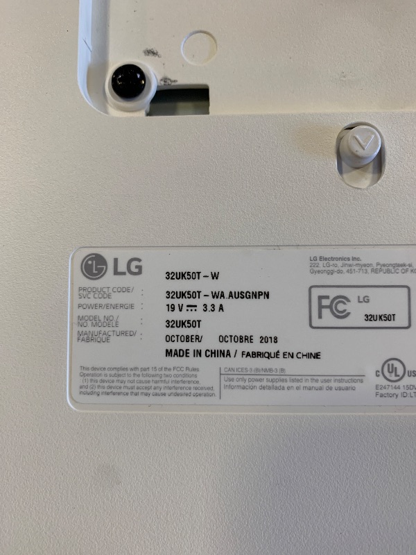 Photo 1 of *MONITOR ONLY* LG 32UK50T-W - LED monitor - 32" (31.5" viewable) - 3840 x 2160 4K @ 60 Hz - VA - - 3000:1 - 4 ms - 2xHDMI, DisplayPort - speakers
