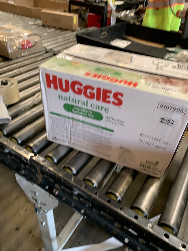 Photo 1 of Huggies Natural Care Sensitive Baby Wipes, Unscented, Hypoallergenic, 99% Purified Water, 12 Flip-Top Packs (768 Wipes Total), Packaging May Vary