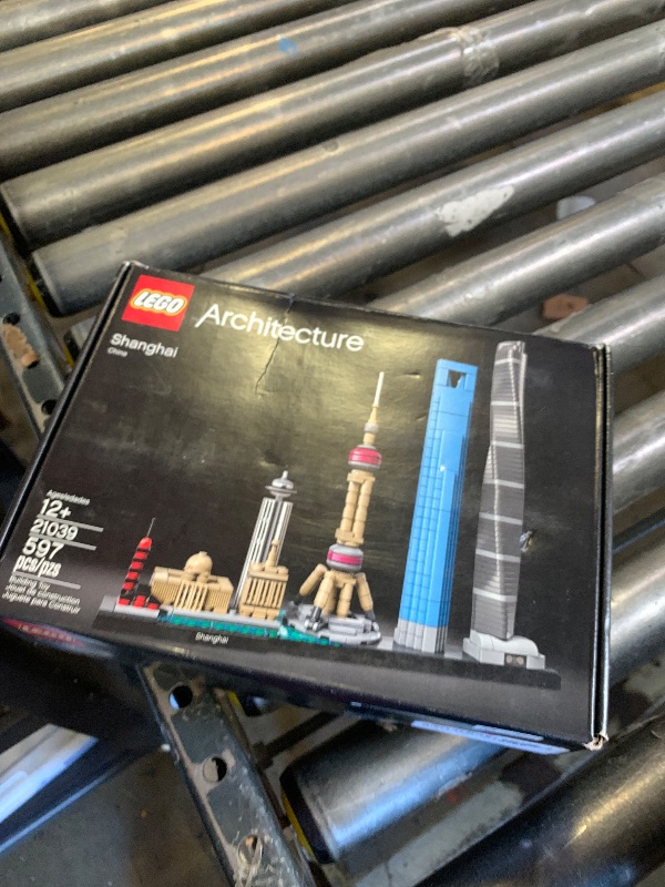 Photo 1 of LEGO Architecture Shanghai 21039 Building Kit (597 Pieces)
