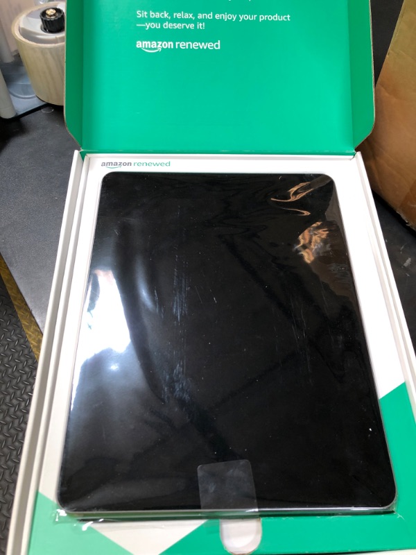 Photo 1 of Apple iPad Pro 12.9in (5th Gen.) - 128GB - WiFi - Silver (Renewed Premium)