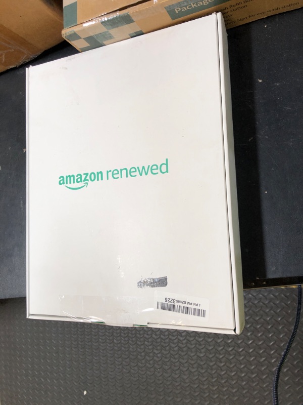 Photo 1 of Apple iPad Pro 12.9in (5th Gen.) - 128GB - WiFi - Silver (Renewed Premium)