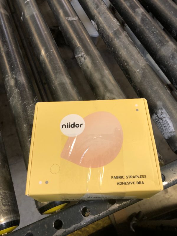 Photo 1 of Niidor 2025 New Magnetic Sticky Bra Strapless Adhesive Invisible Push up Silicone Bra with Magnetic Clasp for Women Backless Dress