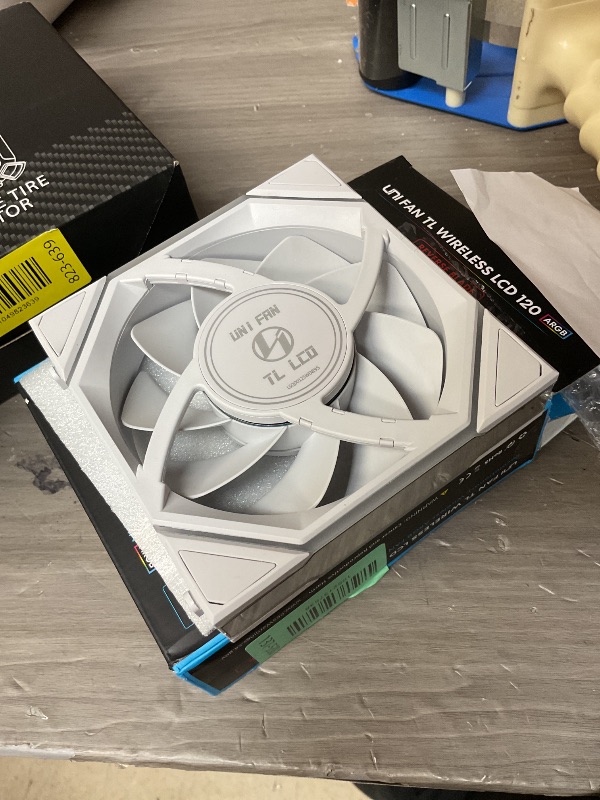Photo 1 of Lian Li UNI Fan SL140 RGB 140mm Revolutionized Daisy-Chain ARGB Fan - White
