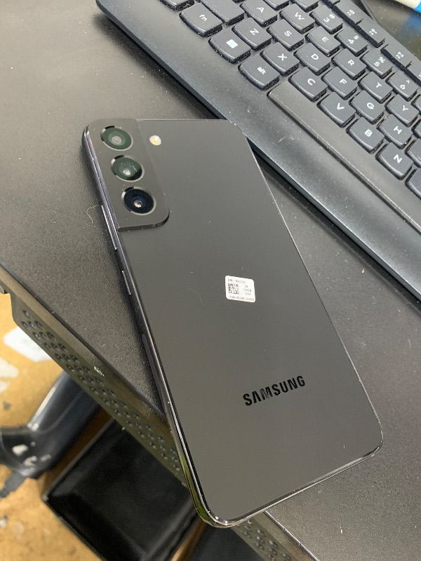 Photo 1 of *LOCKED** SAMSUNG Galaxy S22 Cell Phone, 128GB, Black