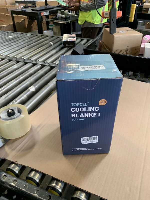 Photo 1 of Topcee Cooling Blanket, Summer Cooling Blankets for Hot Sleepers, Arc-Chill Q-Max>0.5 Cool Fiber, Oeko-TEX 100% Certified, Soft, Breathable, Double-Side Bed Throw,Keep Cool for Adults Kids 90"x108"
