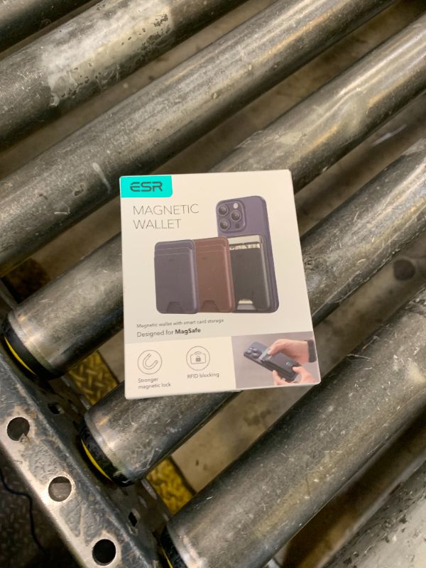 Photo 1 of ESR for MagSafe Wallet, 5-Card Holder With RFID Blocking, MagSafe Sticker Included, Slim Magnetic Wallet for iPhone 17/16/15/14/13/12 Series and Selected Samsung Devices, Not for 13/12 Mini, White