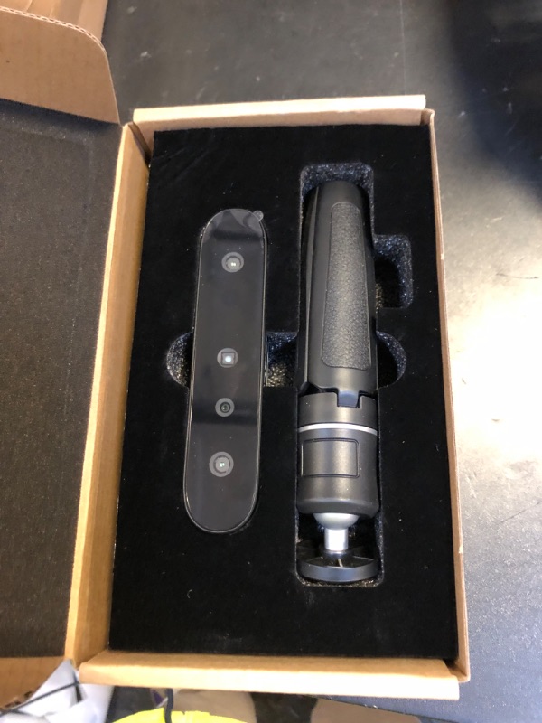 Photo 1 of Creality CR-Ferret SE 3D Scanner Desktop Fast 0.1 Mm High Accuracy Flexible Scanning Range Anti-Shake 24-Bit Full-Color Scanning for Black Metal Non-Reflective Objects Mac Windows