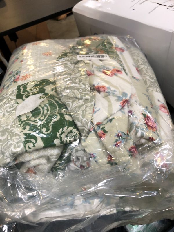 Photo 1 of Cmfshape Summer Floral Queen Quilted Bedspread,Romantic Green Quilt Set,Reversible Stitched Bedding Cover All Season,Soft Lightweight Coverlet with Pillow Cases (Green&White, Queen90 x90)
