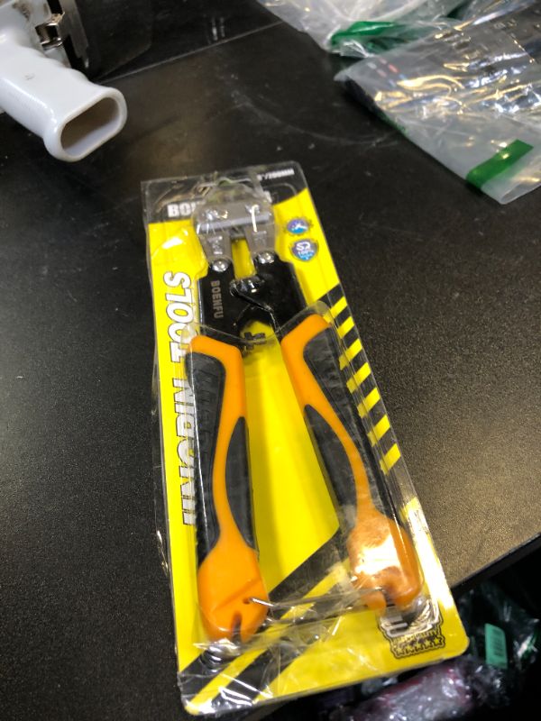 Photo 1 of BOENFU Small Bolt Cutters 8 inches 210mm Heavy Duty Wire Cutters Spring Loaded Chrome Vanadium Steel Blade for Wire, Cables, Chains, Small Screws, Orange