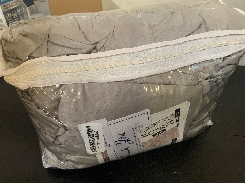 Photo 1 of Crown Collection Luxuriate Hotel 1000-TC Hypoallergenic Ultra Soft Design 100% Egyptian Cotton Pinch Plated Duvet Cover with Zipper Colser & 2pcs Pillow Case Set (Super King Plus 120X120, Silver)
