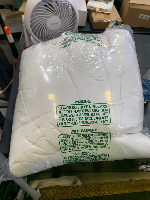 Photo 1 of HYLEORY All Season Queen Size Bed Comforter - Cooling Goose Down Alternative Quilted Duvet Insert with Corner Tabs - Winter Warm - Machine Washable - White