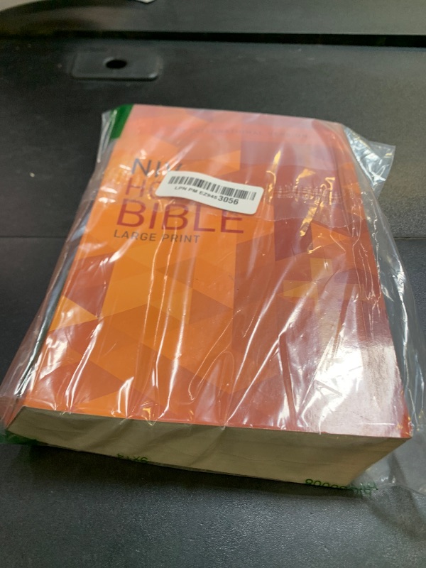Photo 1 of NIV, Outreach Bible, Large Print, Paperback
