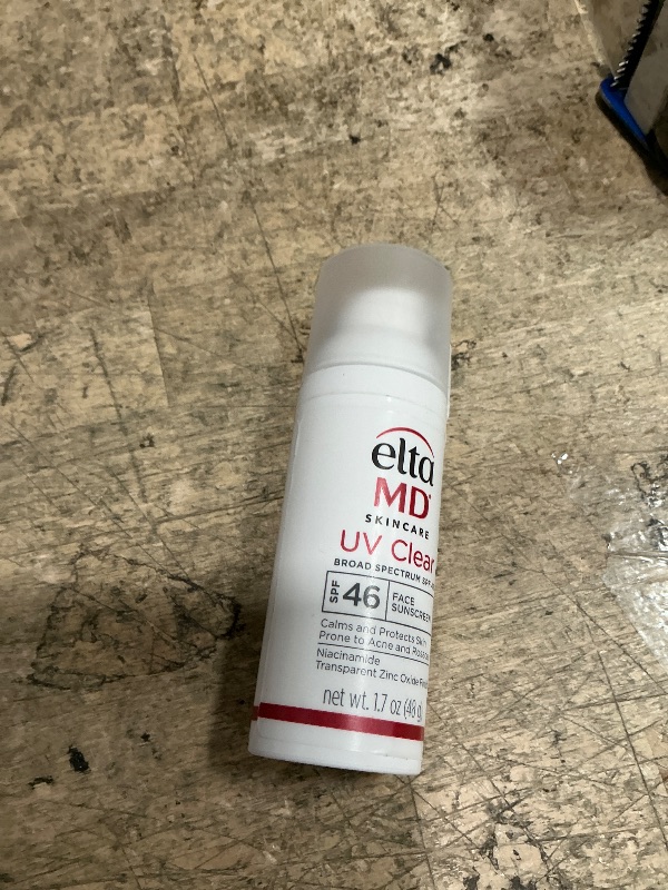 Photo 1 of
exp 09/2027
EltaMD UV Clear Face Sunscreen SPF 46, Oil-Free Sunscreen with Zinc Oxide, Dermatologist Recommended