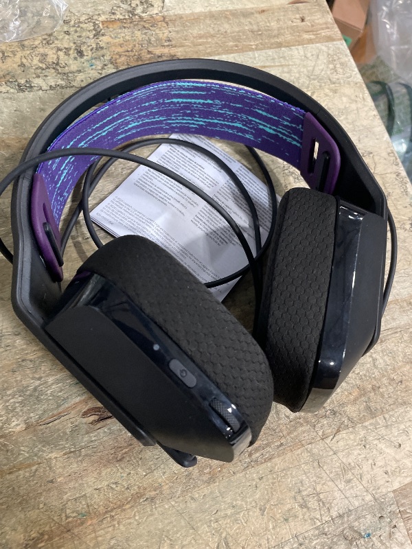 Photo 1 of (SEE NOTES) Logitech G535 Lightspeed Wireless Gaming Headset - Lightweight on-Ear Headphones, flip to Mute mic, Stereo, USB Rechargeable - Black