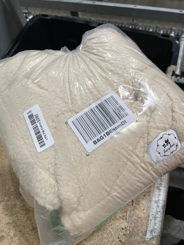 Photo 1 of 1 Pack 3 Calming Blankets Fluffy Premium Fleece Pet Blanket Soft Sherpa Throw for Dog Puppy Cat Beige Large (41" x31'')