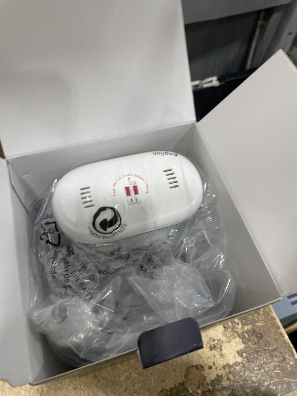 Photo 1 of (PREOPENED) OILSAO Electric Toothbrush with Water Flosser, Advanced 2.0 Flossing Toothbrush Combo in One with 5 Brush Modes & 3 Floss Speeds,500 ML Cordless,for Adults,Teeth, Gums, Braces, Dental Care,White