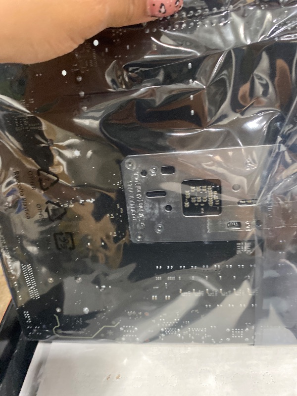 View 5 of **FOR PARTS ONLY BENT & BROKEN*** GIGABYTE B850M DS3H AMD AM5 mATX Motherboard, Support AMD Ryzen 9000/8000/7000 Series, DDR5, 8+2+2 Power Phase, 2X M.2, PCIe 5.0, USB-C, 2.5GbE LAN, EZ-Latch, 5-Year Warranty