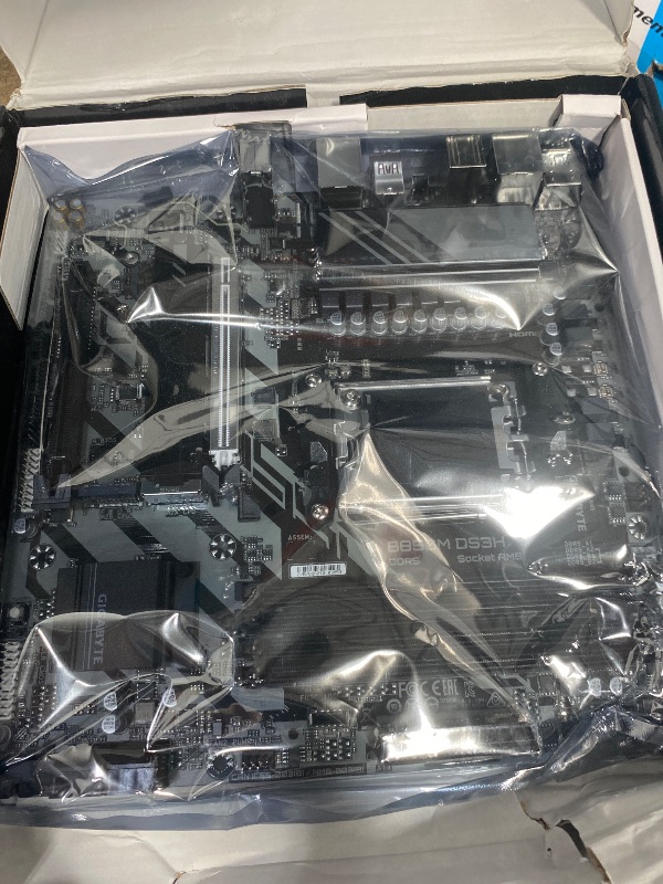 View 3 of **FOR PARTS ONLY BENT & BROKEN*** GIGABYTE B850M DS3H AMD AM5 mATX Motherboard, Support AMD Ryzen 9000/8000/7000 Series, DDR5, 8+2+2 Power Phase, 2X M.2, PCIe 5.0, USB-C, 2.5GbE LAN, EZ-Latch, 5-Year Warranty