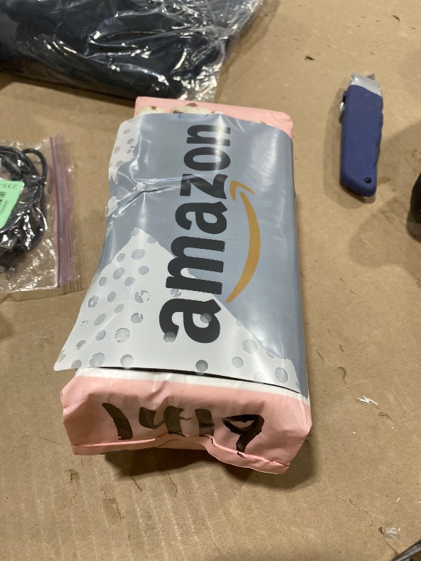 Photo 1 of 100 Count Disposable Face Towel, Ultra Soft & Thick Washcloths, Biodegradable Facial Towels for Sensitive Skin, Makeup Remover Dry Wipes, Lint-Free Towelettes for Cleansing