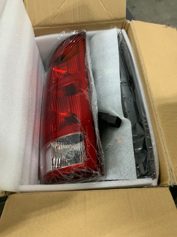 Photo 1 of Boine Tail Light Compatible With 2002 2003 2004 2005 2006 Dodge Ram 1500 2500 3500 Rear Light Brake Lamps - Bulb and Harness Included Replaces CH2800147 CH2801147