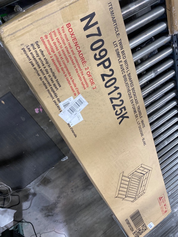 Photo 1 of TWIN BED WITH L SHAPED BOOKCASE, TRUNDLE - WHITE LIT SIMPLE AVEC BIBLIOTHÈQUE EN FORME DE L, LIT GIGOGNE - BLANC