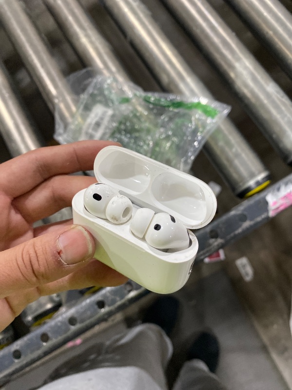 Photo 1 of Apple AirPods Pro 3 Wireless Earbuds, Active Noise Cancellation, Live Translation, Heart Rate Sensing,Hearing Aid Feature,Bluetooth Headphones,Spatial Audio, High-Fidelity Sound, USB-C Charging, White