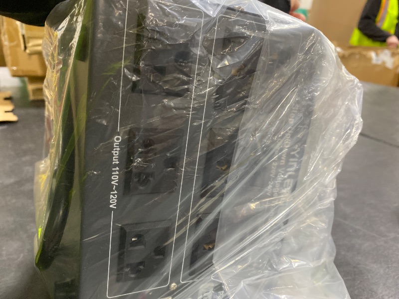 Photo 1 of Yinleader 5000 Step Up/Down Transformer Converter 110/120 Volt - 220/240 Volt w/US Power Cord,Circuit Breaker Protection (Grey)