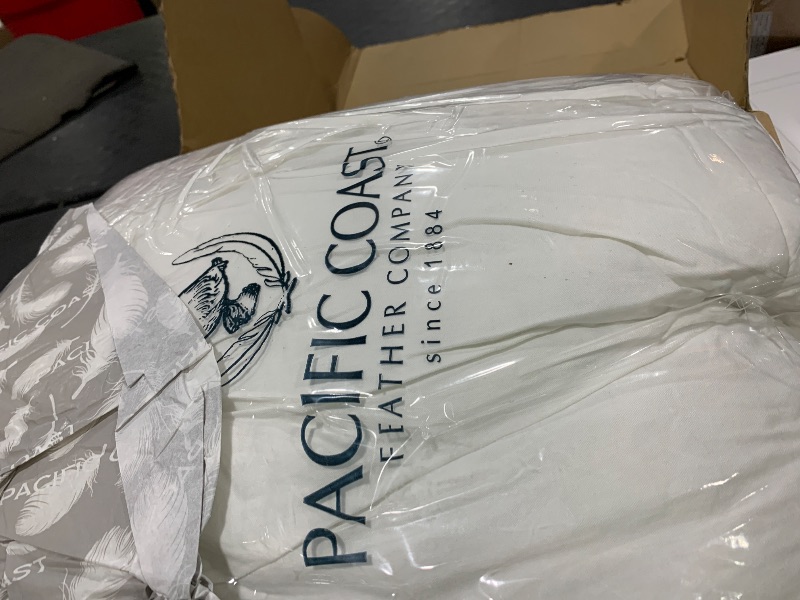 Photo 1 of Pacific Coast Queen Comforter, White Goose Down Bed Comforter Queen Size,All Season Ultra Soft 100% Cotton Luxury Hotel Duvet Insert, 90"x90"