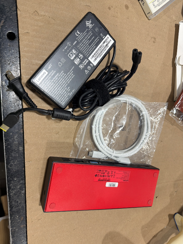 Photo 1 of Lenovo ThinkPad USB Type-C Dock Gen 2 con 4K (40AY0090US) + cable HDMI ZoomSpeed (con Ethernet) + cable DisplayPort ZoomSpeed + paquete de inicio