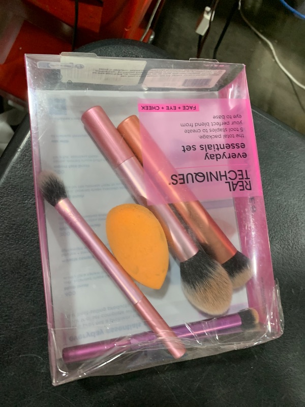 Photo 1 of Real Techniques 5 Piece Everyday Essentials Makeup Brush Set, Includes 4 Brushes & Makeup Sponge, For Foundation, Blush, Bronzer, Contour, Eyeshadow, & Powder, Travel Gift Set, Cruelty-Free & Vegan
