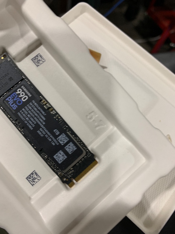 Photo 1 of Samsung 990 EVO Plus SSD 4TB, PCIe Gen 4x4 | Gen 5x2 M.2, Speeds Up-to 7,250 MB/s, Upgrade Storage for PC/Laptops, HMB Technology and Intelligent Turbowrite 2.0, (MZ-V9S4T0B/AM)