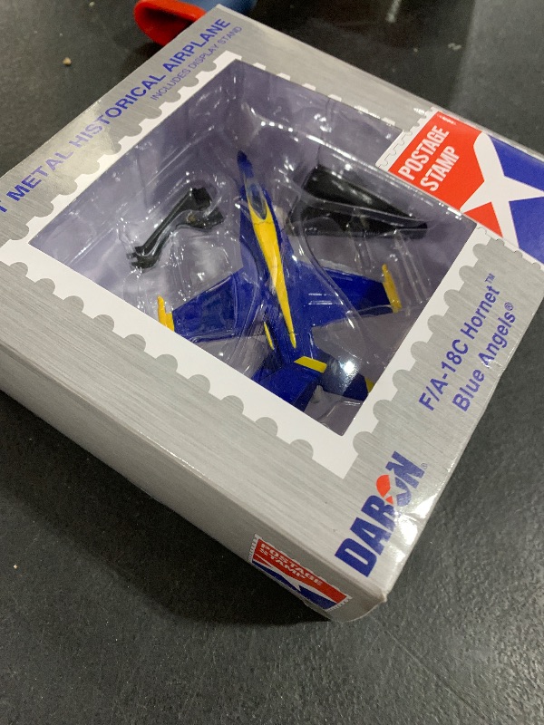 Photo 1 of Daron Worldwide Trading F/A-18C Hornet Blue Angels 1:150 Vehicle