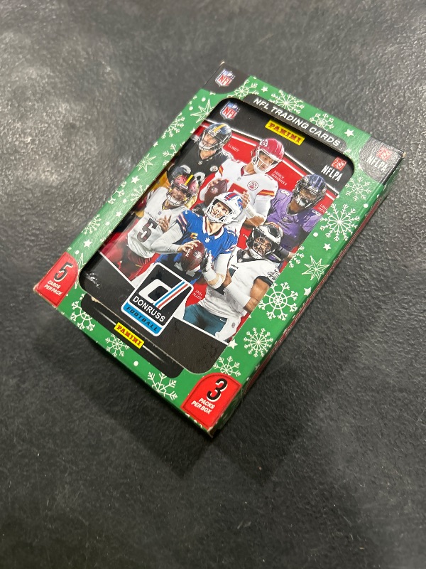 Photo 1 of 2025 Panini Donruss Football Trading Cards Tin