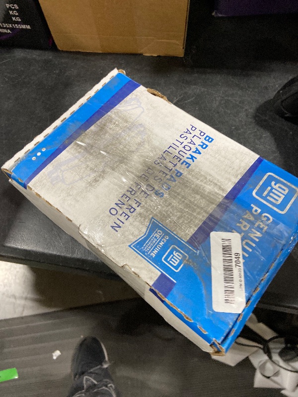 Photo 1 of GM Genuine Parts 171-1040 (25940447) Front Disc Brake Pad Set