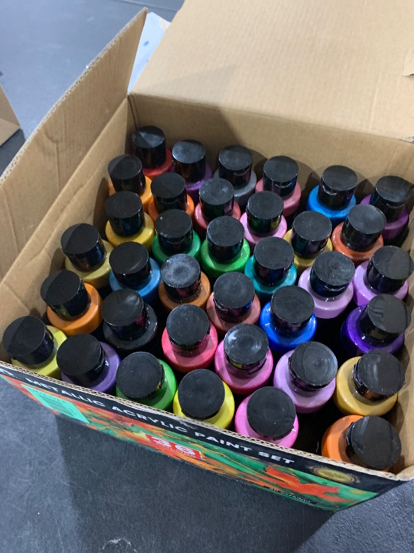 Photo 1 of metallic 36 pack paint