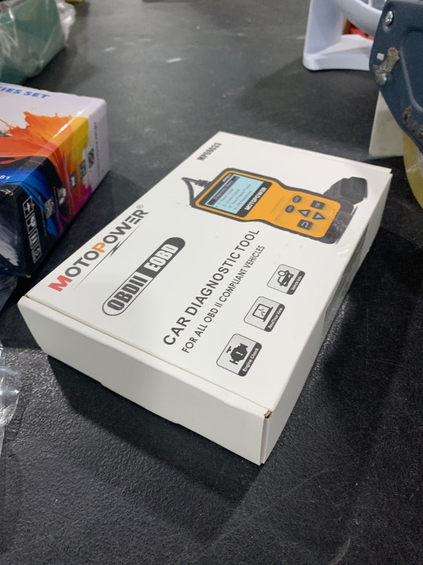 Photo 1 of MOTOPOWER MP69033 Car OBD2 Scanner Code Reader Engine Fault Scanner CAN Diagnostic Scan Tool for All OBD II Protocol Cars Since 1996, Yellow