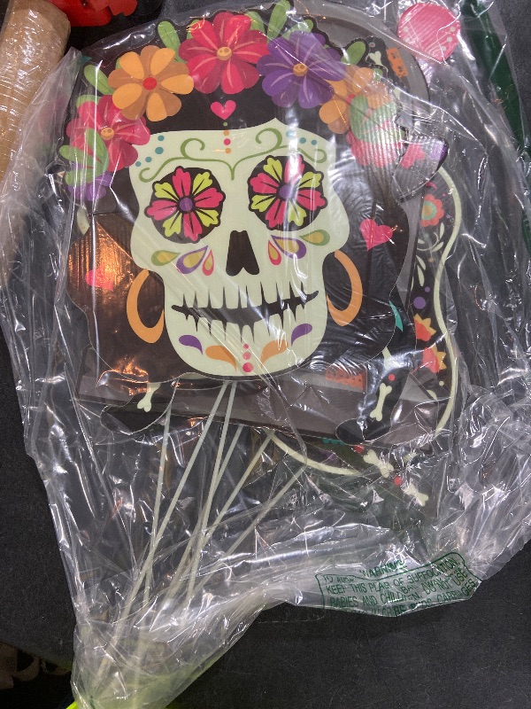 Photo 1 of 6Pcs Day of the Dead Yard Signs Decorations Glow in the Dark Halloween Outdoor Yard Signs Scary Fluorescence Skeleton Cat Lawn Signs with Stakes for Mexican Fiesta Halloween Party Supplies Lawn Decor