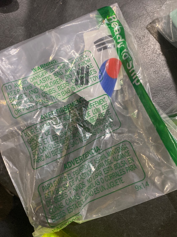Photo 1 of AZ FLAG - South Korea Table Flag 4'' x 6'' - South Korean Mini Desk Flag 100% Polyester 15 x 10 cm - Office Banner with 10'' Pole - Golden Spear