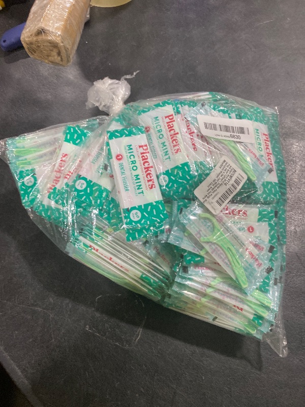 Photo 1 of Plackers Micro Mint Dental Floss Picks, Made with Super TufFloss®, Protected Fold Away Pick, Easy to Use, Cool Mint, Green, Individually Wrapped, 500 Count