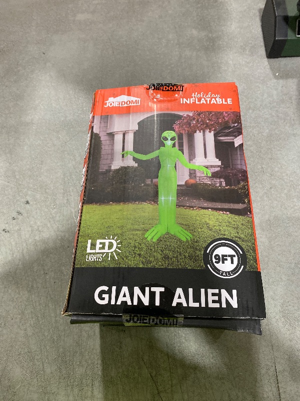 Photo 1 of Joiedomi 9 FT Tall Halloween Inflatable Decoration Outside, Blow Up Alien Inflatable Outdoor Decor with Build-in LEDs for Halloween Yard Lawn Garden Decorations