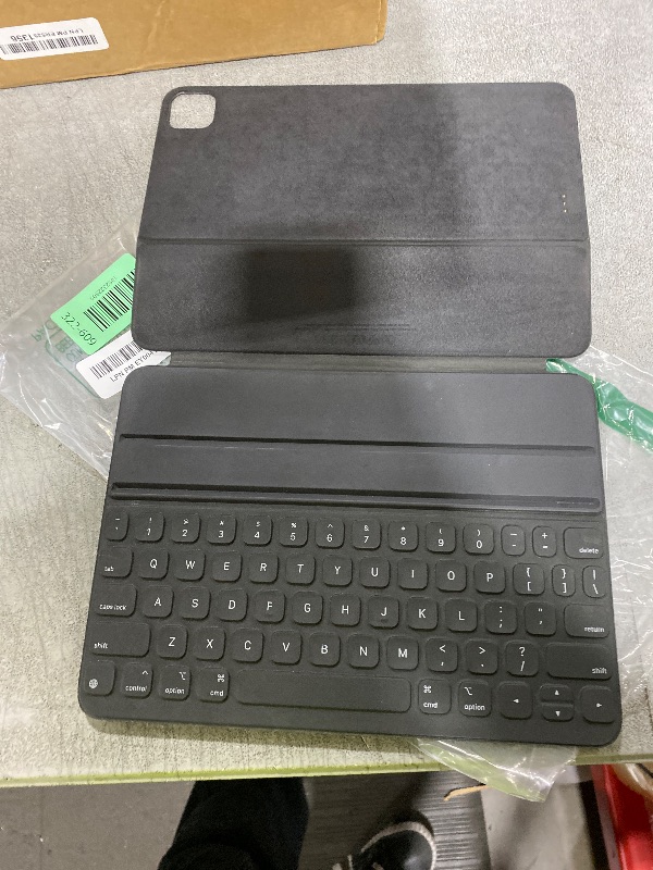 Photo 1 of Apple Smart Keyboard Folio for iPad Pro 11-inch 3th Generation (Renewed)