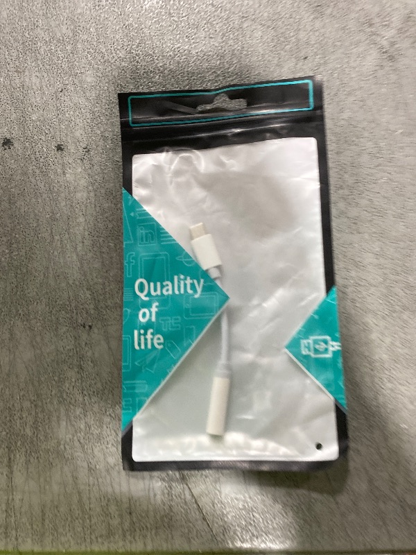 Photo 1 of 2 Pack USB C to 3.5mm Headphone Jack Adapter Type C Port Audio Aux Cable Dongle Compatible with iPhone 16/15/15 Plus/15 Pro/15 Pro Max/iPad/Pixel, Samsung Galaxy S23 S22 S21 S20 Ultra Z Flip/Note