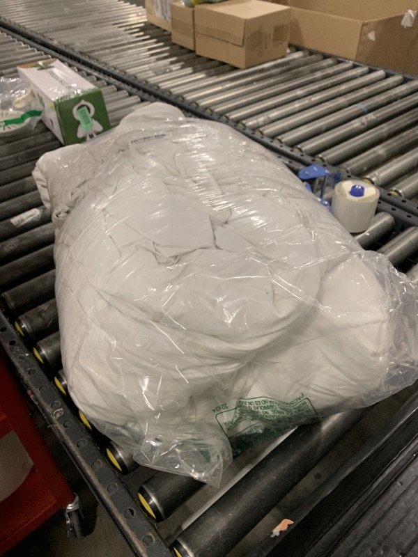 Photo 1 of Rwlvpe Goose Down Comforter King Size, 850 Fill Power All Season Duvet Insert King 70 oz, 600TC Ultra-Soft 100% Cotton Bed Comforter, Fluffy Cozy Luxury Hotel Collection Comforters, White 106"x90"