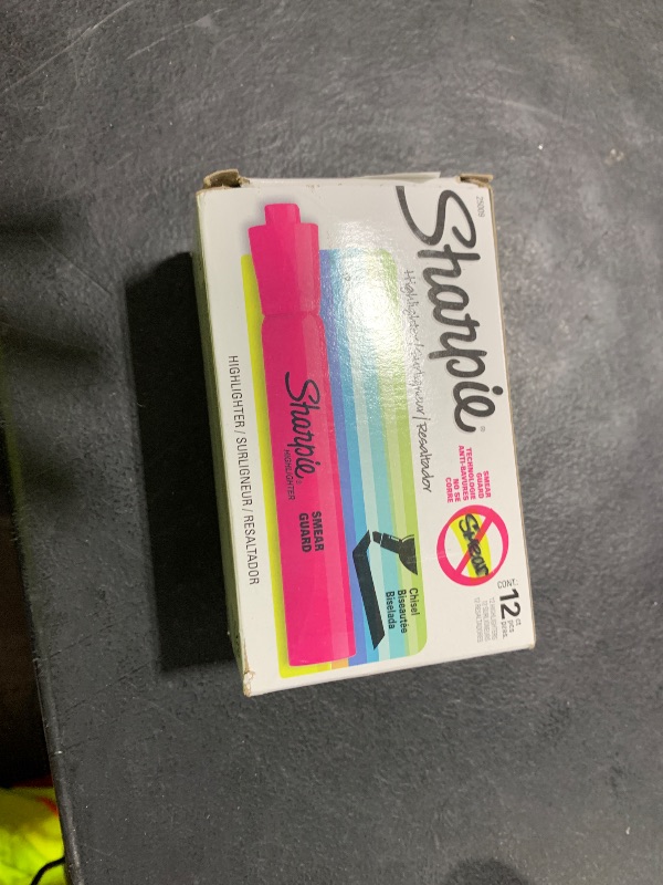 Photo 1 of Sharpie Tank Style Highlighters Chisel Tip Fluorescent Pink Box of 12