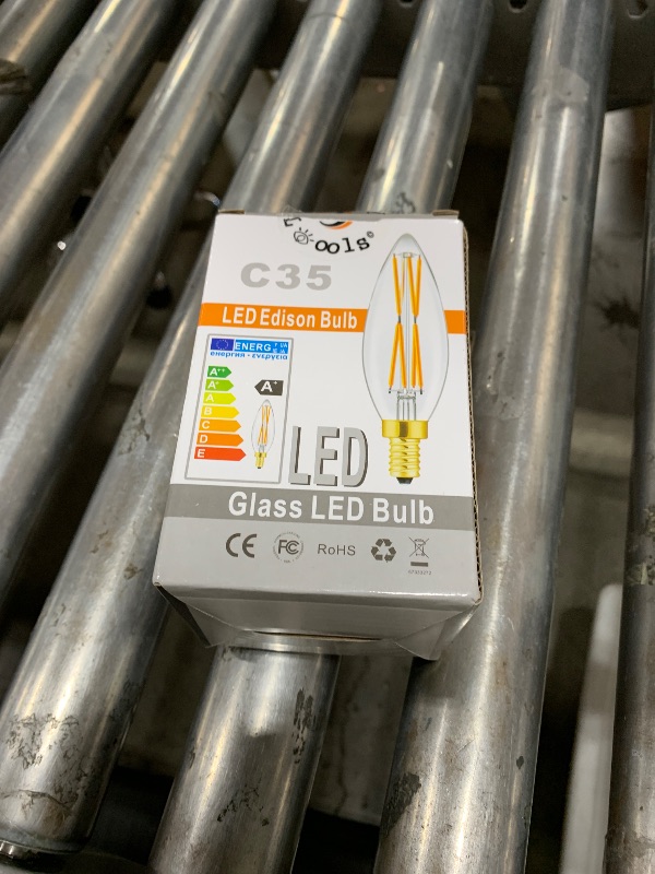 Photo 1 of E12 Edison 8W LED Bulb, 100 watt Equivalent Candelabra Dimmable Chandelier Light Bulbs 3000K Soft White Clear 850lm E12 Vintage LED Filament Vintage Candle Bulb with Decorative,4-Pack. (3000k)