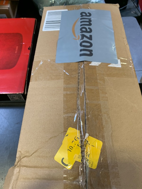 Photo 1 of Nihuecne 50 Pack 16 oz Christmas Disposable Coffee Cups with Snap-on Lids - for Hot or Cold Drinks, Paper Coffee Cups for Xmas Holiday Table Decorations Party Supplies, 5 Assorted Christmas Styles