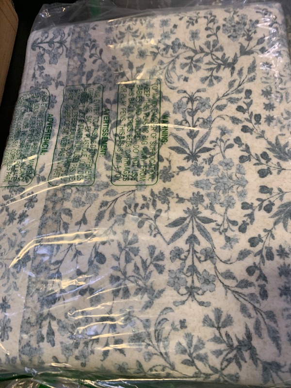 Photo 1 of **USED** jinchan Zenith Blue Floral Area Rug for Entryway 4x6 Vintage Washable Rug Botanical Chair Mat Non Slip Doormat Low-Profile Under Desk Throw Carpet for Home Office Study Room Kitchen Bathroom RECTANGLE SHAPE