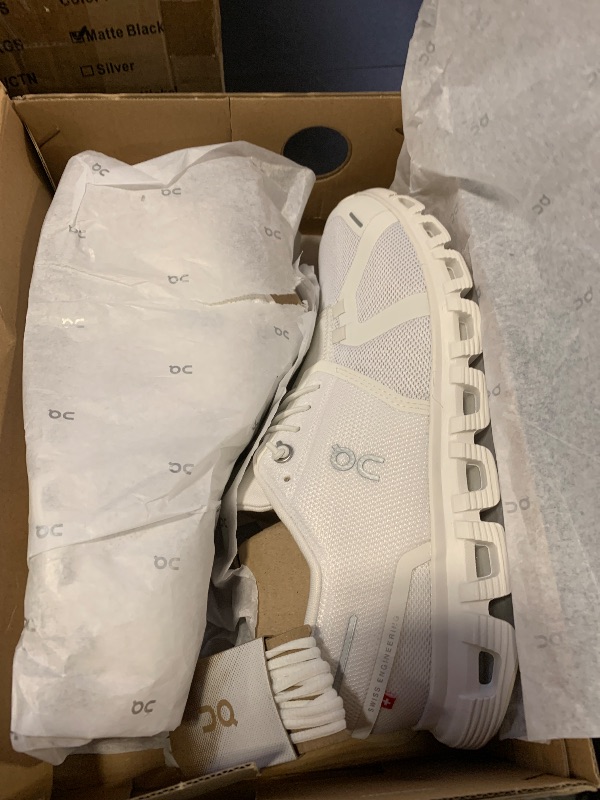 Photo 1 of On Mens Cloud 6 White/White 8.5 Medium