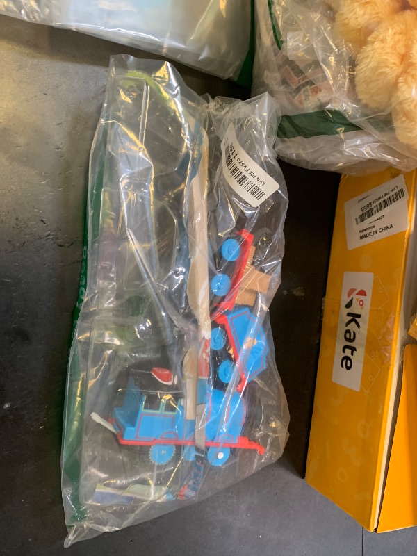 Photo 1 of ?Thomas & Friends Motorized Toy Train Talking Gordon Battery-Powered Engine with Sounds & Phrases for Pretend Play Preschool Kids Ages 3+ Years